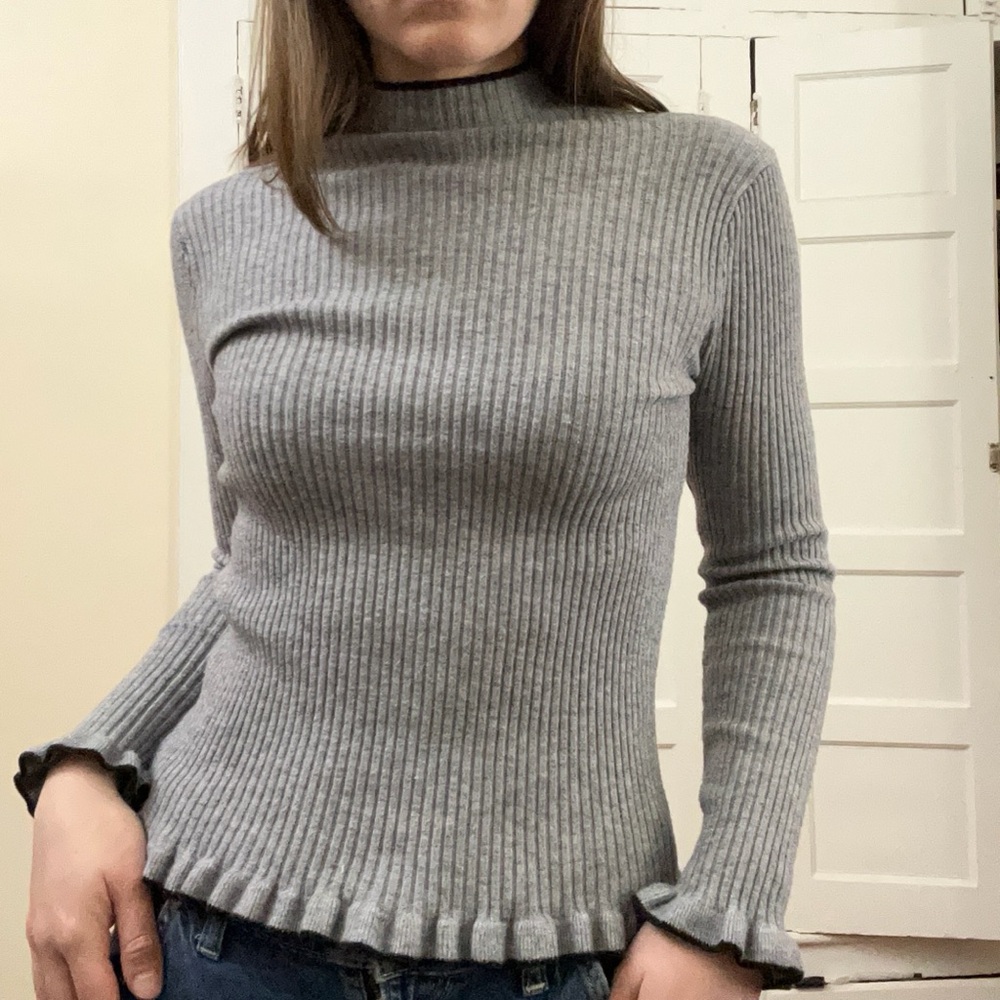 Ribbed Mock Neck Sweater in Light Gray